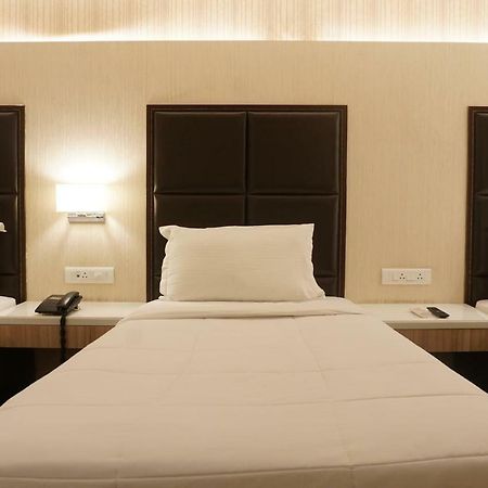 Palette Four Seasons Recreation Resort Jalgaon Exteriör bild