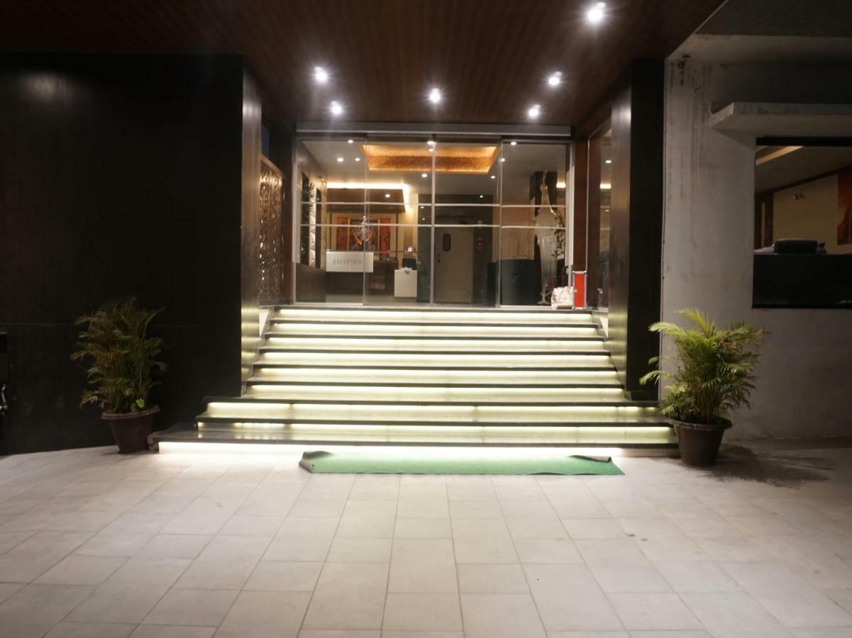 Palette Four Seasons Recreation Resort Jalgaon Exteriör bild