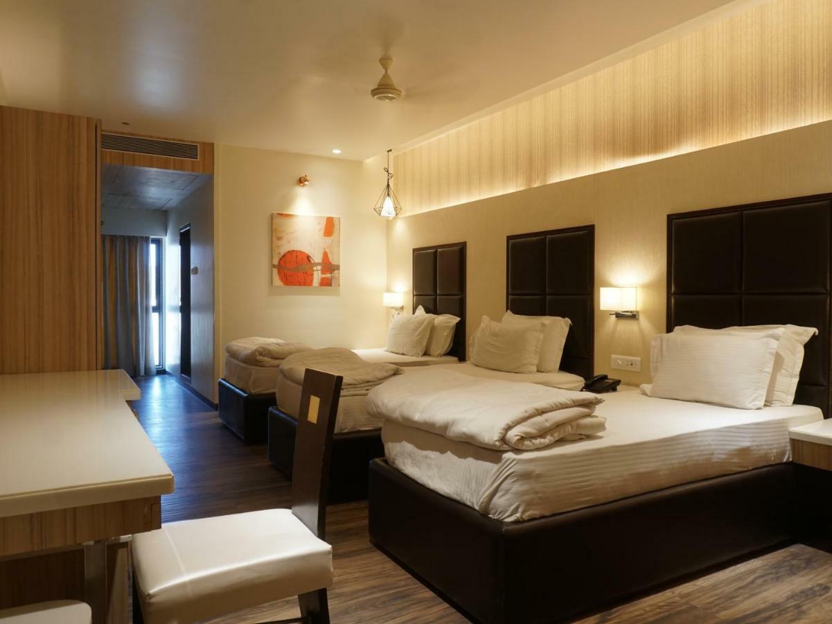 Palette Four Seasons Recreation Resort Jalgaon Exteriör bild