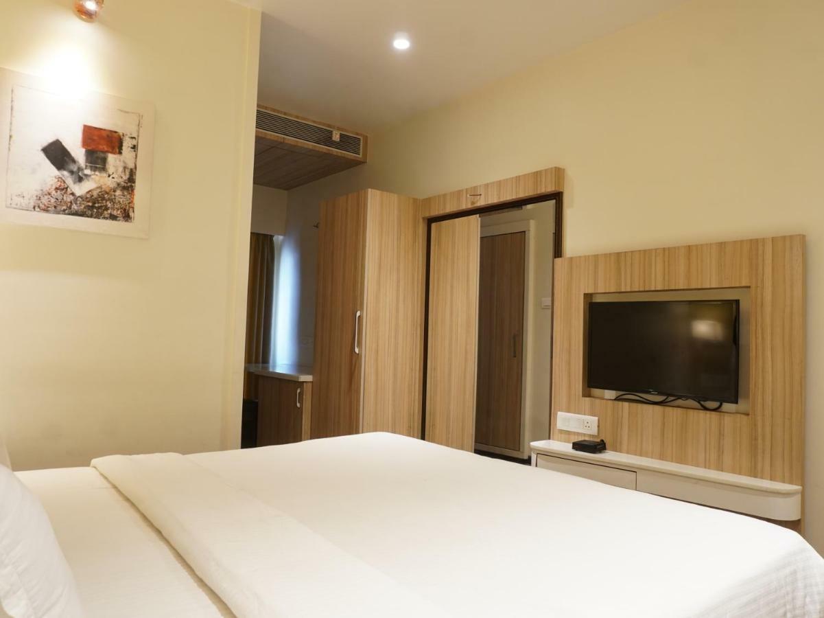 Palette Four Seasons Recreation Resort Jalgaon Exteriör bild