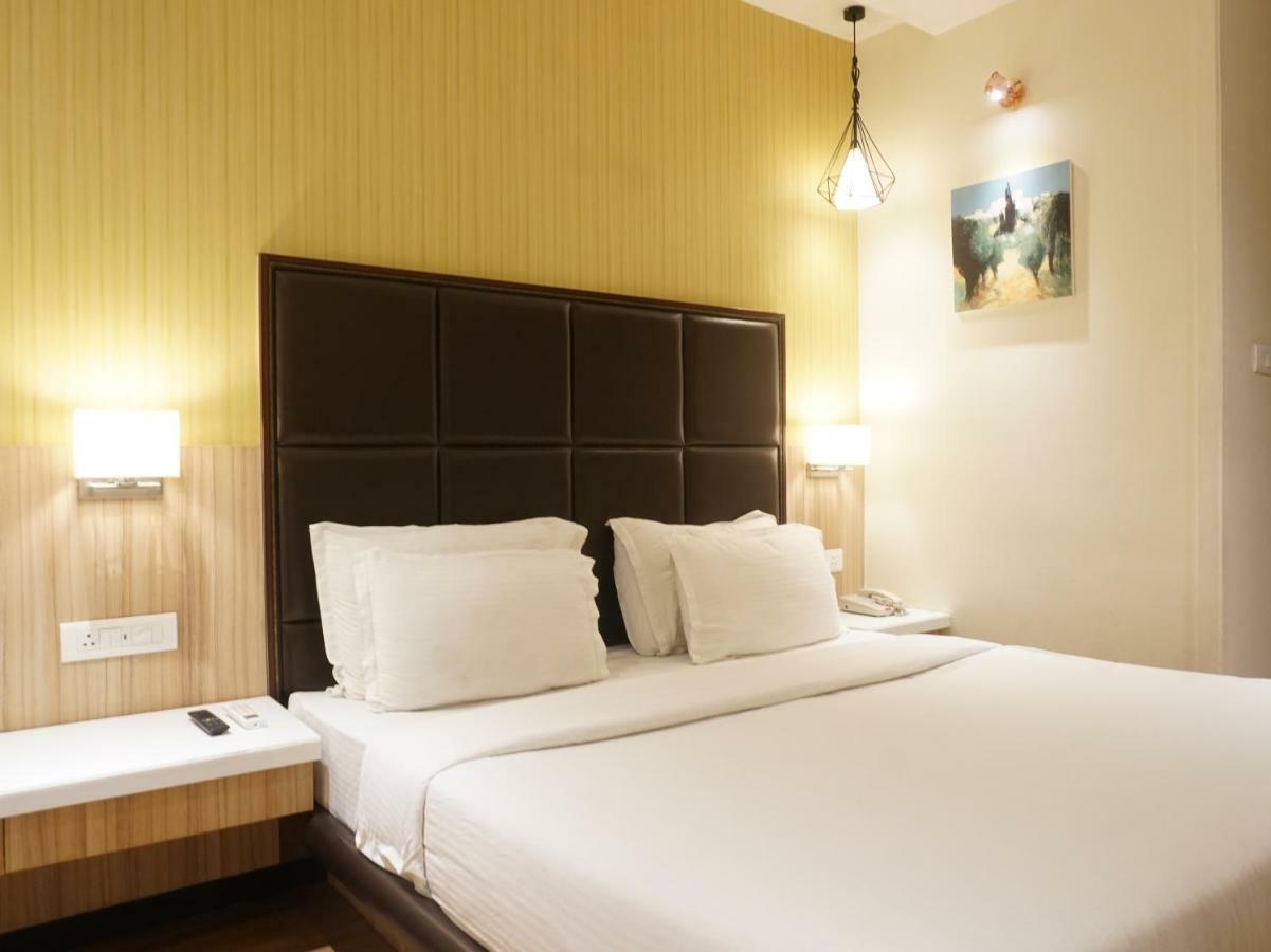 Palette Four Seasons Recreation Resort Jalgaon Exteriör bild