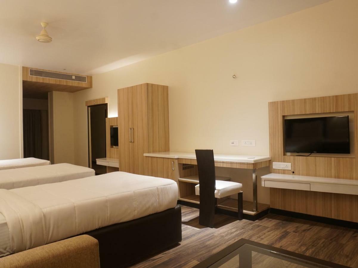 Palette Four Seasons Recreation Resort Jalgaon Exteriör bild