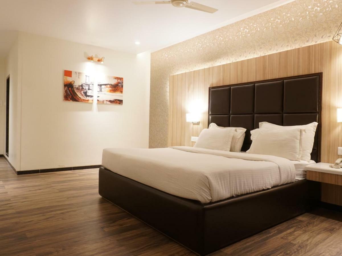 Palette Four Seasons Recreation Resort Jalgaon Exteriör bild