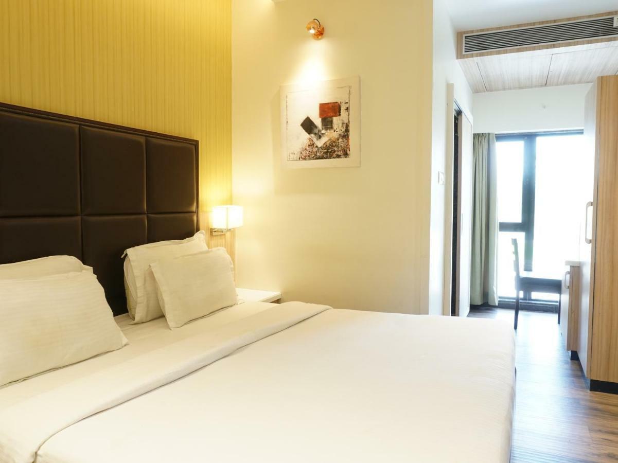 Palette Four Seasons Recreation Resort Jalgaon Exteriör bild