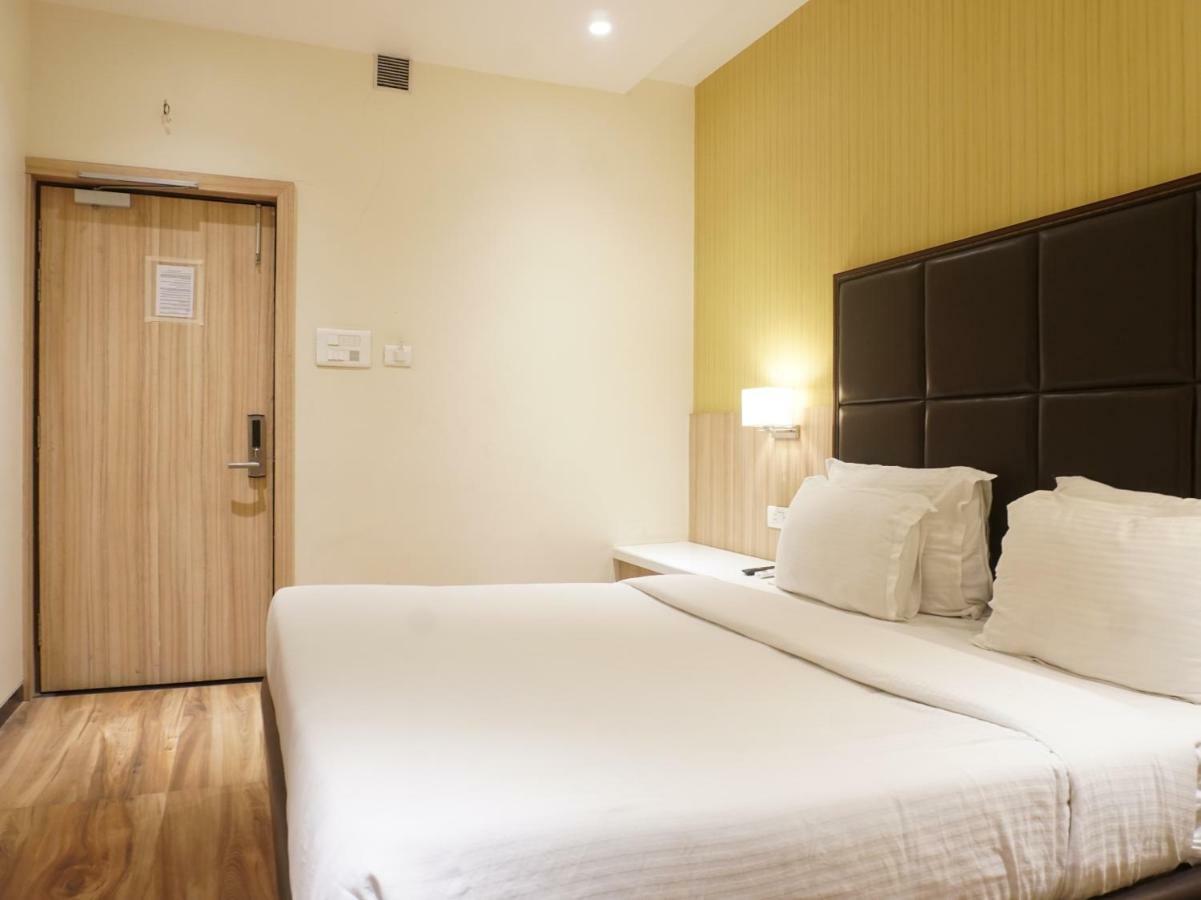 Palette Four Seasons Recreation Resort Jalgaon Exteriör bild