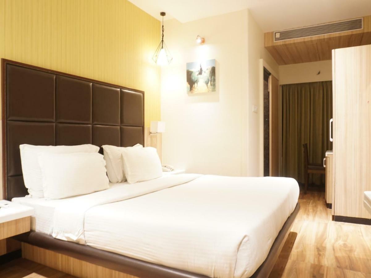 Palette Four Seasons Recreation Resort Jalgaon Exteriör bild