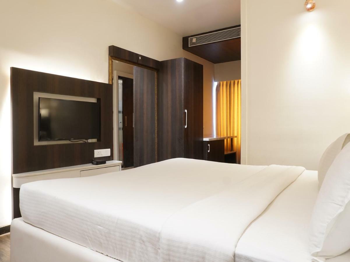 Palette Four Seasons Recreation Resort Jalgaon Exteriör bild