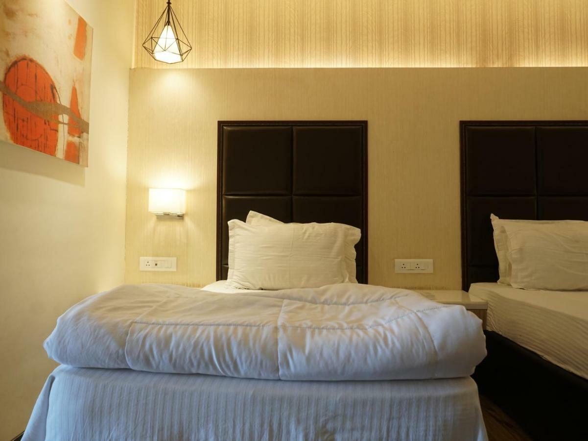 Palette Four Seasons Recreation Resort Jalgaon Exteriör bild