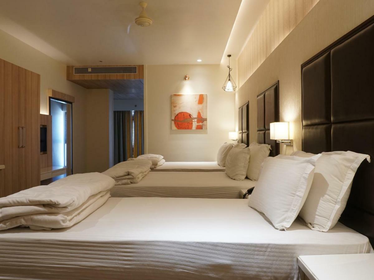 Palette Four Seasons Recreation Resort Jalgaon Exteriör bild