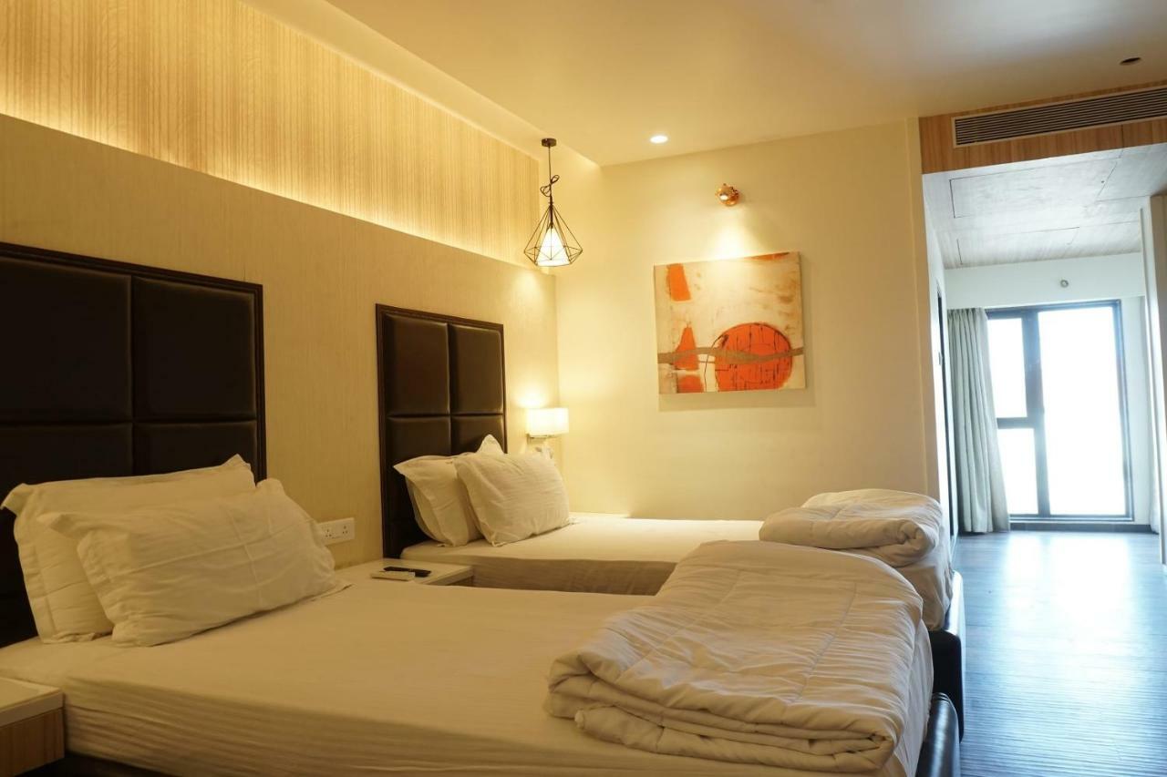 Palette Four Seasons Recreation Resort Jalgaon Exteriör bild