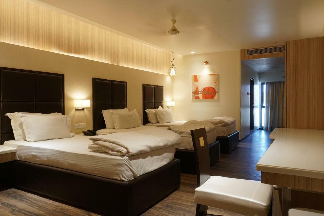 Palette Four Seasons Recreation Resort Jalgaon Exteriör bild