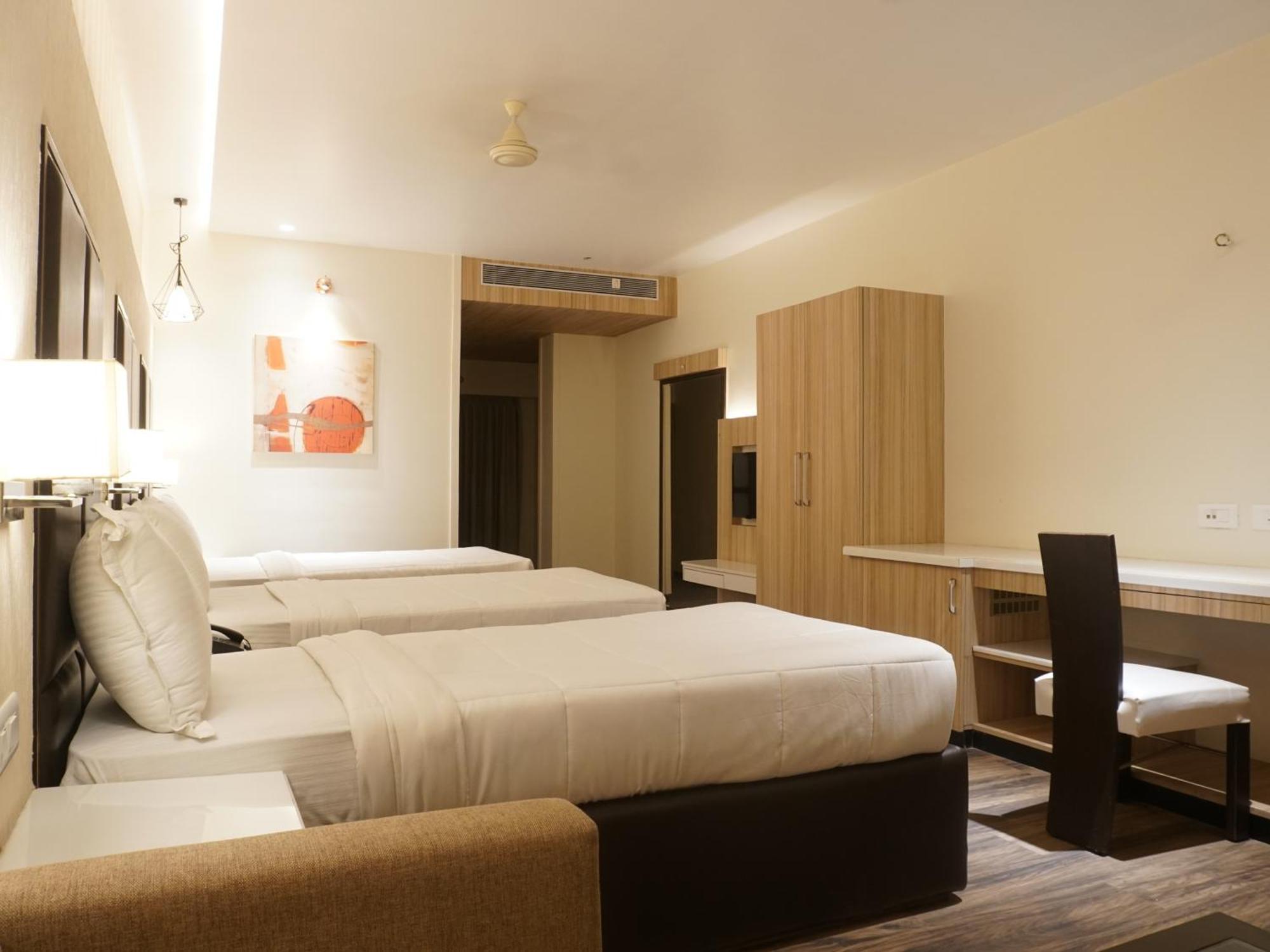 Palette Four Seasons Recreation Resort Jalgaon Exteriör bild