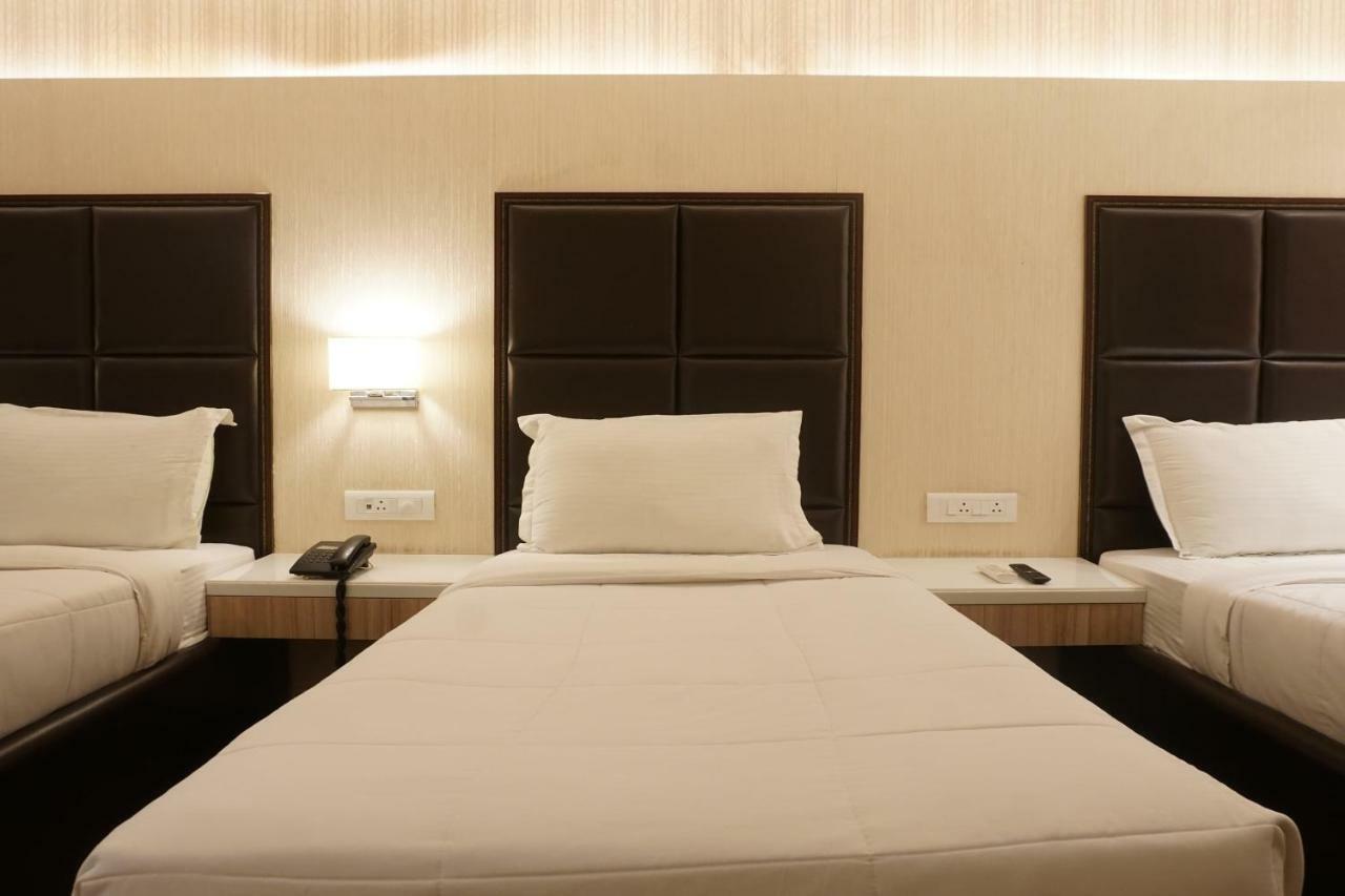 Palette Four Seasons Recreation Resort Jalgaon Exteriör bild