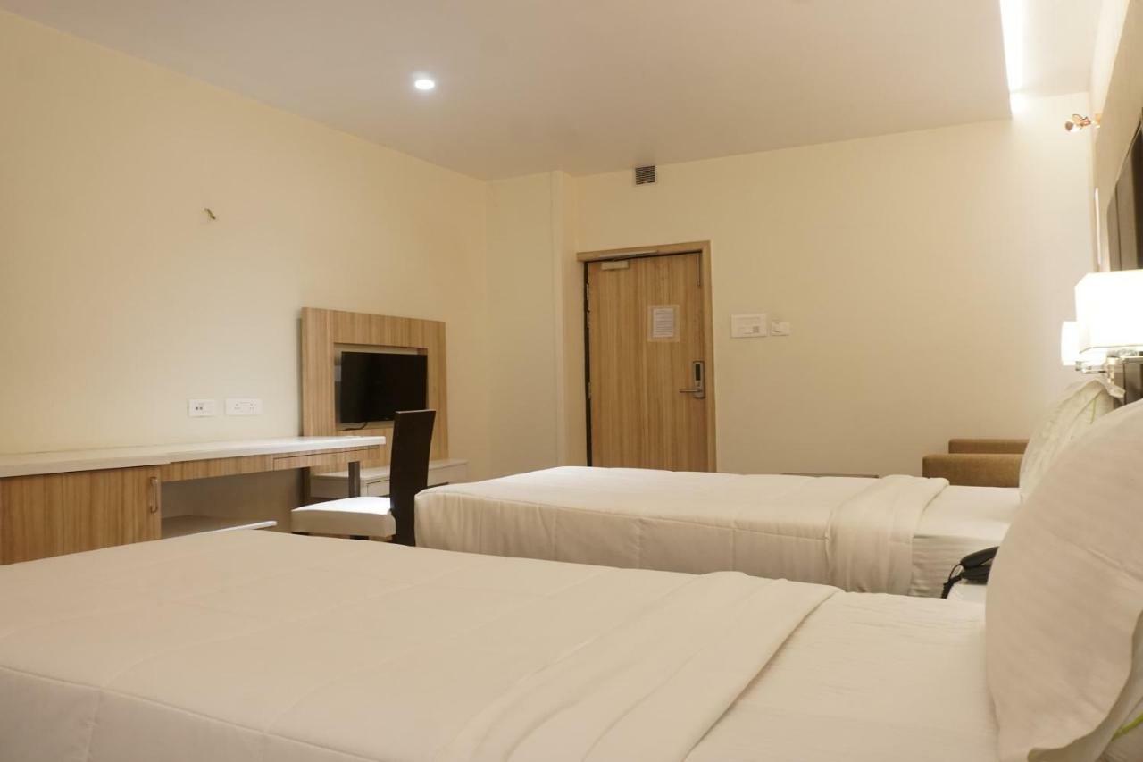 Palette Four Seasons Recreation Resort Jalgaon Exteriör bild